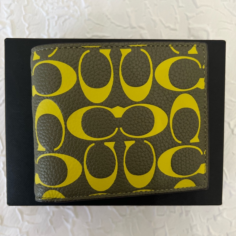 New Coach Men’s Wallet Army Green and Key Lime Color